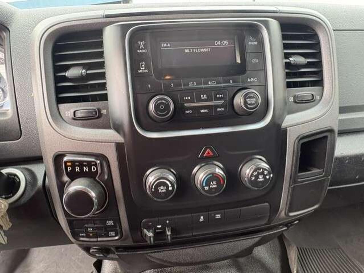 2017 RAM 1500 4X4 V6 CREW CAB-TONNEAU-CAMERA-REMOTE START! Photo