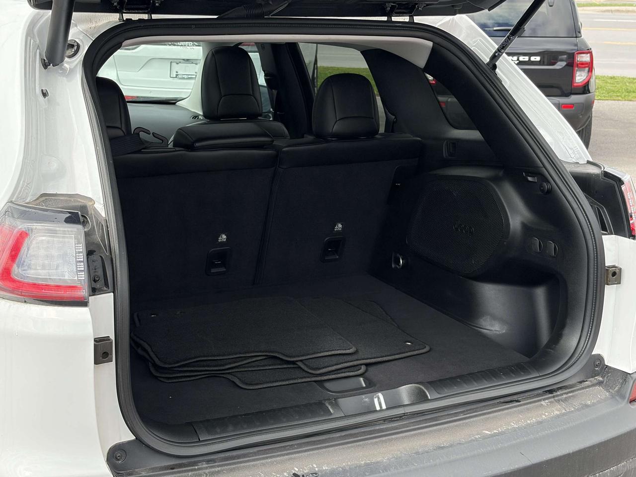 2022 Jeep Cherokee Altitude 36K CALL NAPANEE 613-354-2100 Photo
