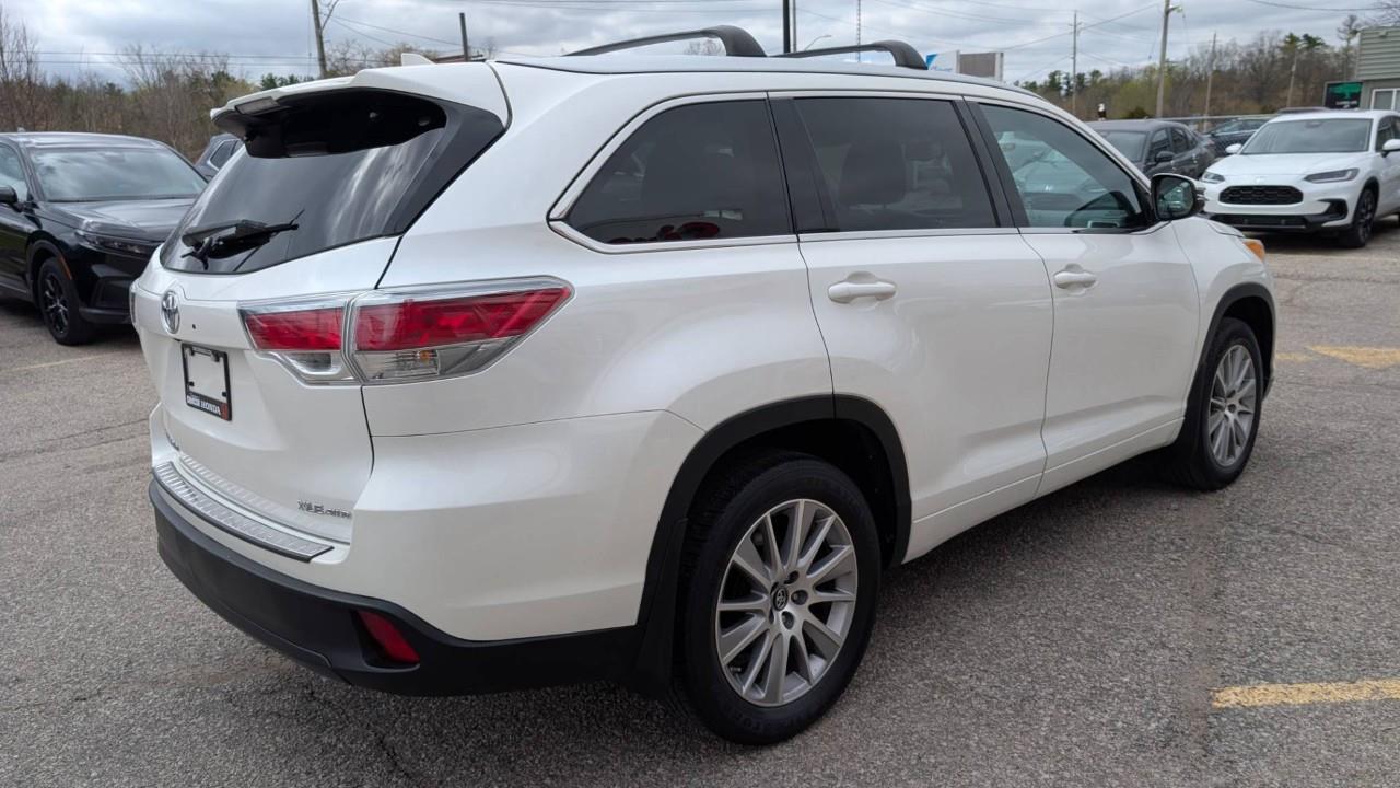2016 Toyota Highlander XLE 4dr All-wheel Drive Photo4