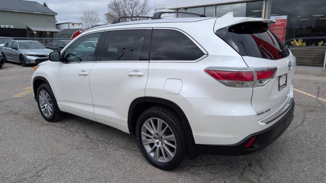 2016 Toyota Highlander XLE 4dr All-wheel Drive Photo2