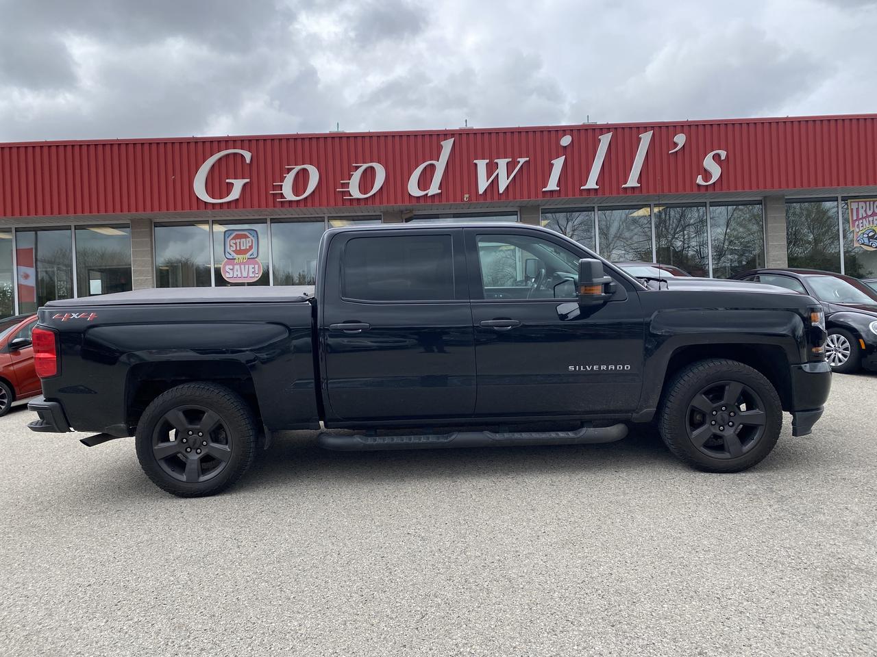 2018 Chevrolet Silverado 1500 CUSTOM, 6 PASSENGER, BACK UP CAMERA! Photo0