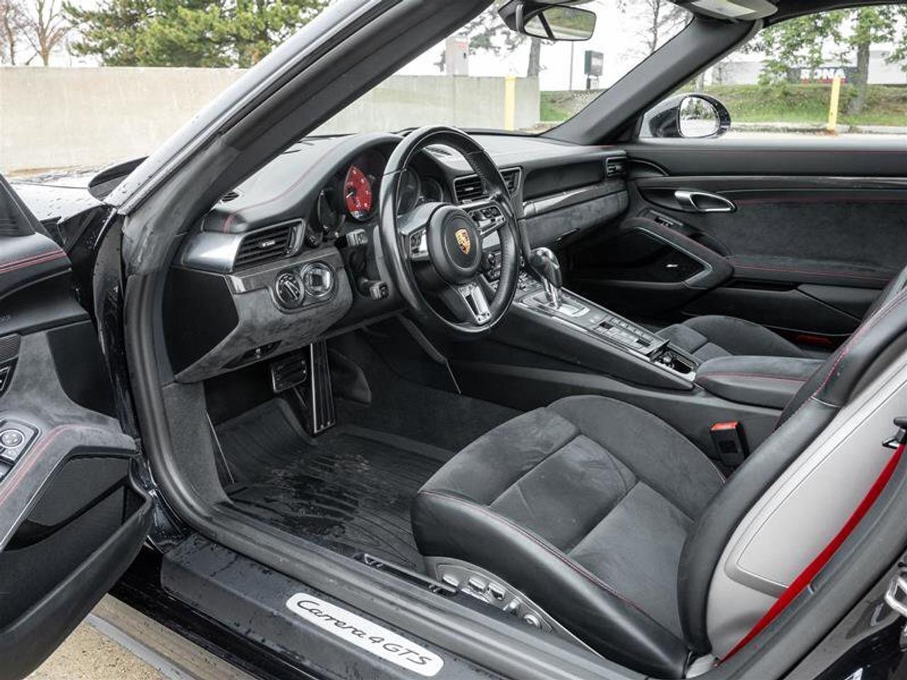 2018 Porsche 911 Carrera 4 GTS Photo