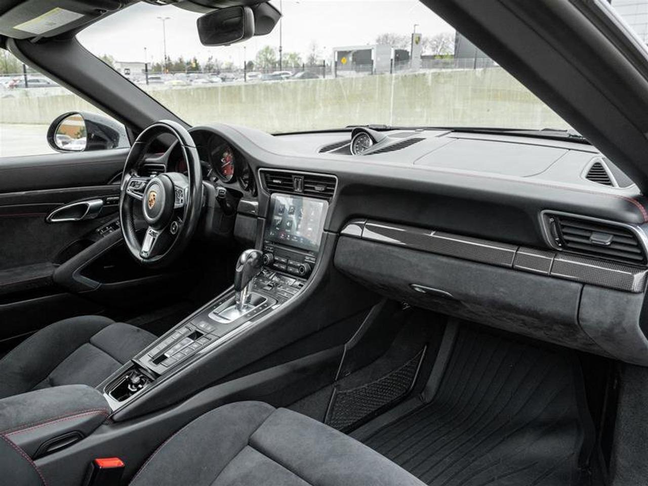 2018 Porsche 911 Carrera 4 GTS Photo
