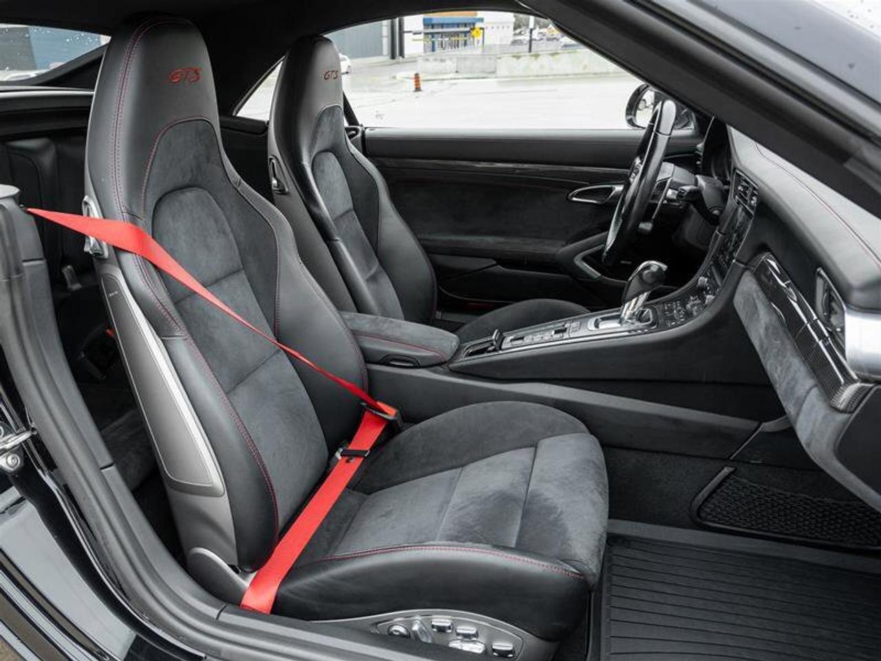 2018 Porsche 911 Carrera 4 GTS Photo