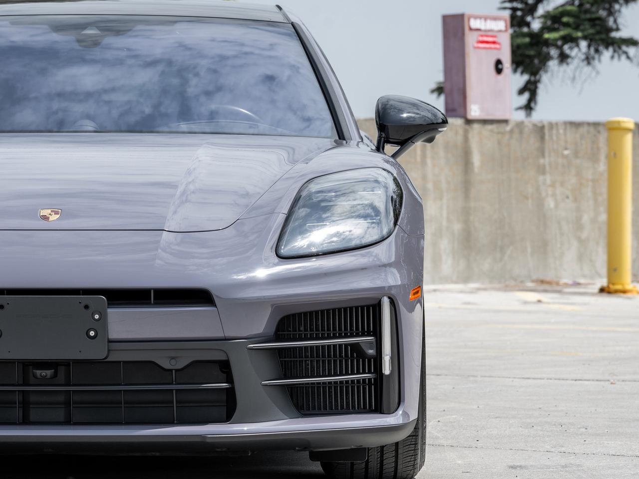2025 Porsche Panamera 4 E-Hybrid AWD 21 Panamera SportDesign Wheels Rear Photo