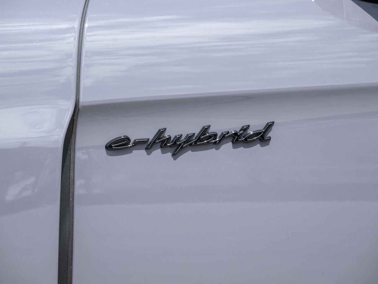 2025 Porsche Panamera 4 E-Hybrid AWD 21 Panamera SportDesign Wheels Rear Photo