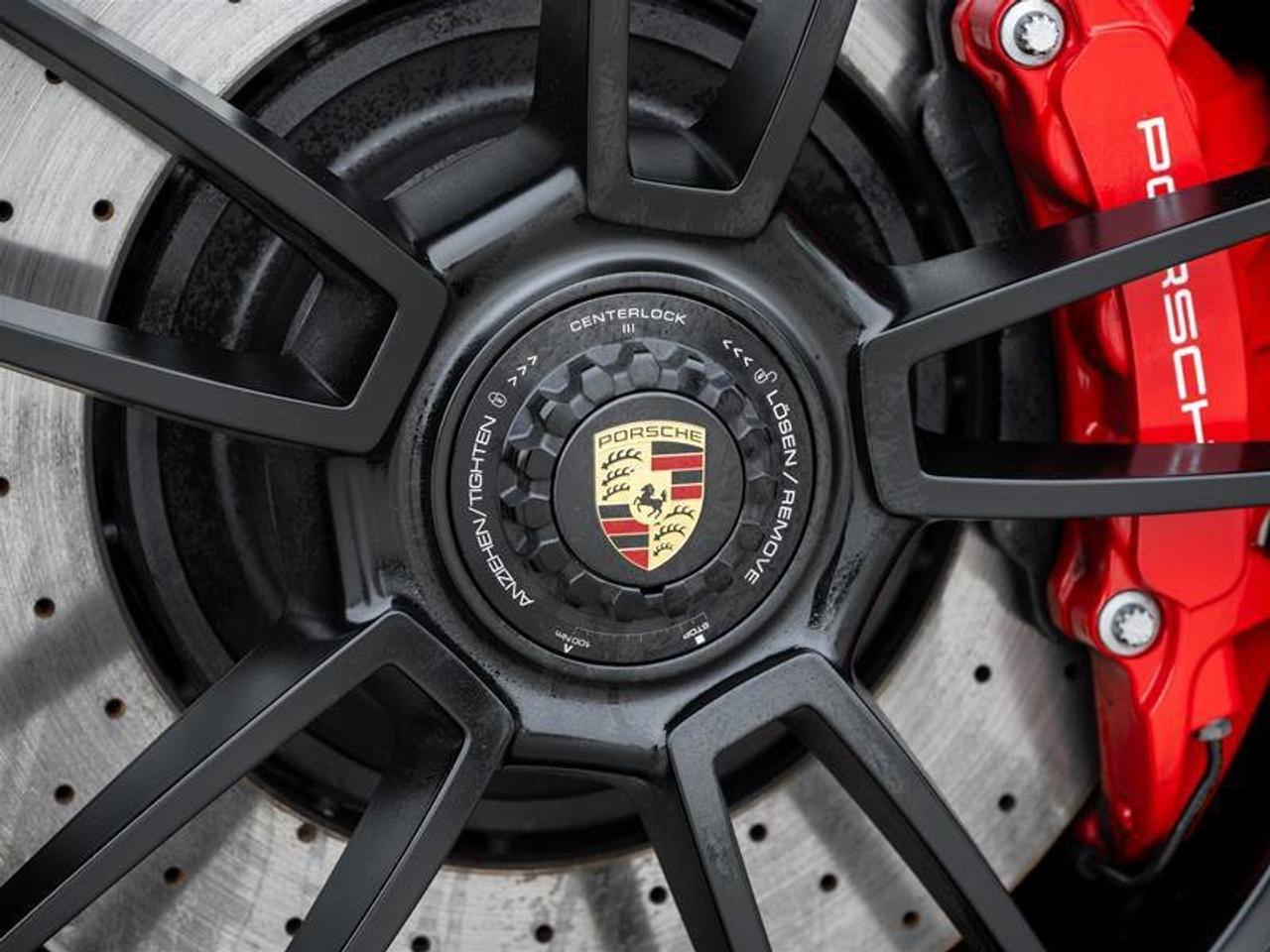 2024 Porsche 911 Carrera GTS Photo