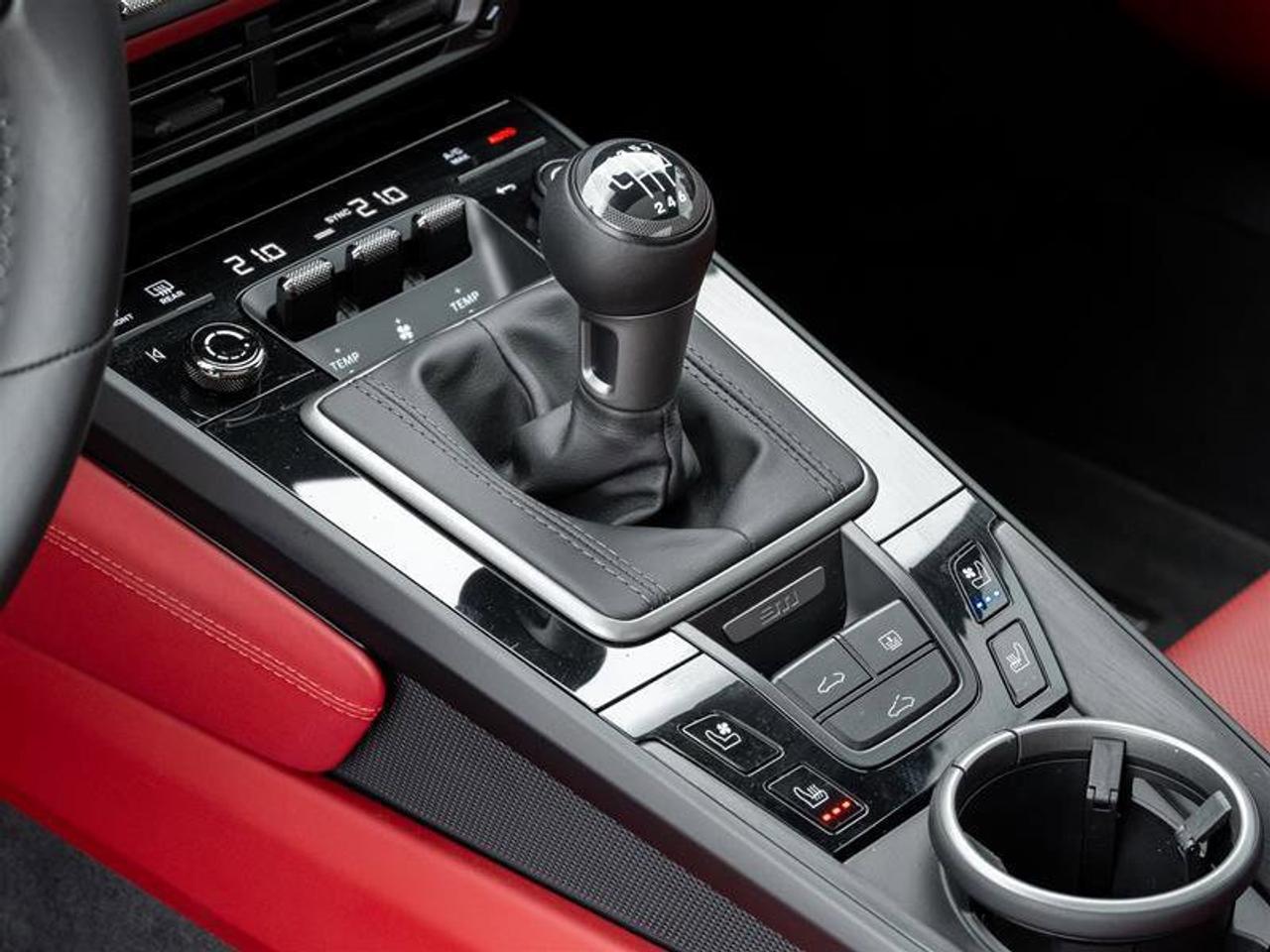 2024 Porsche 911 Carrera GTS Photo