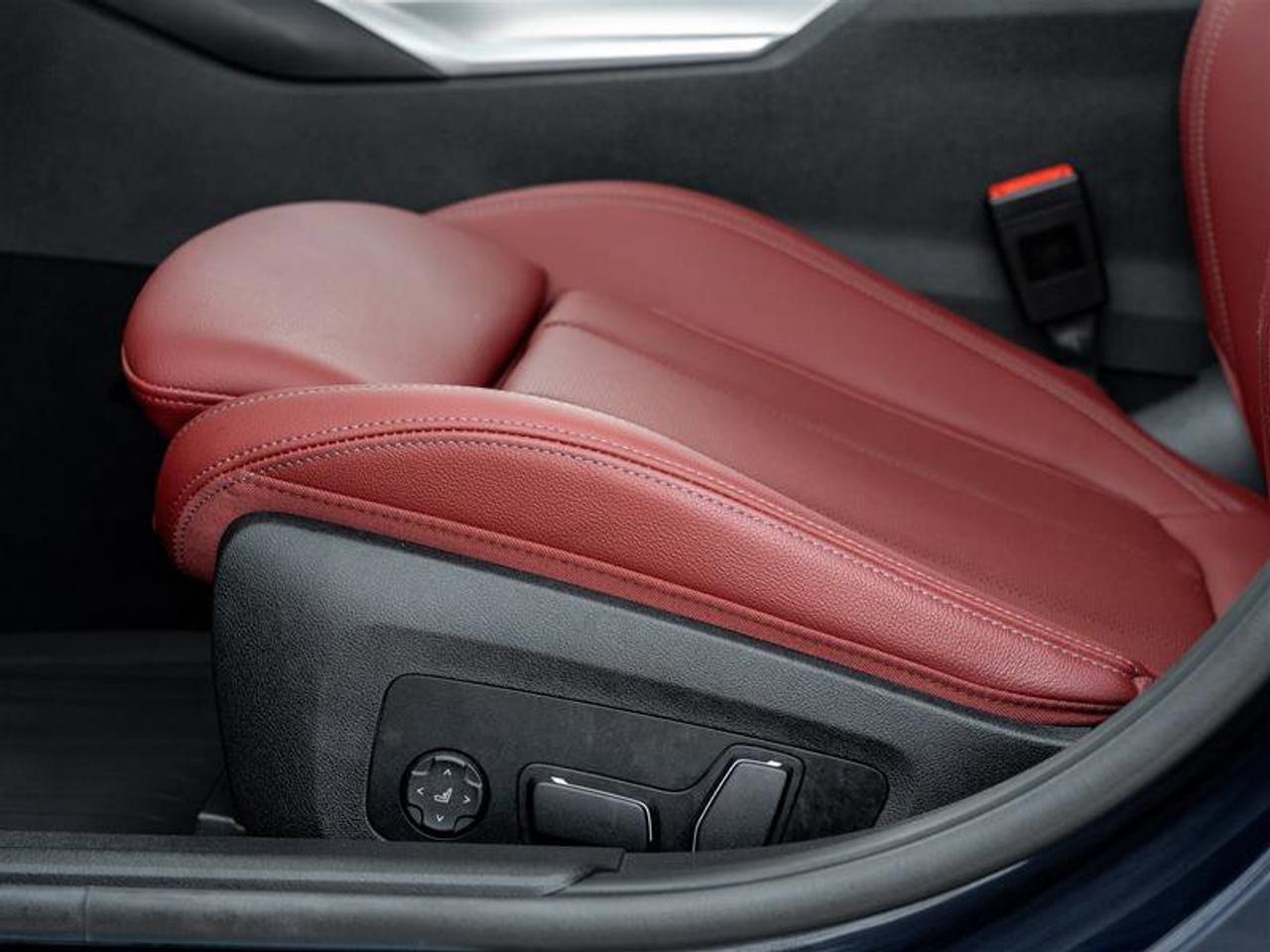 2024 BMW 3 Series 330i xDrive Photo