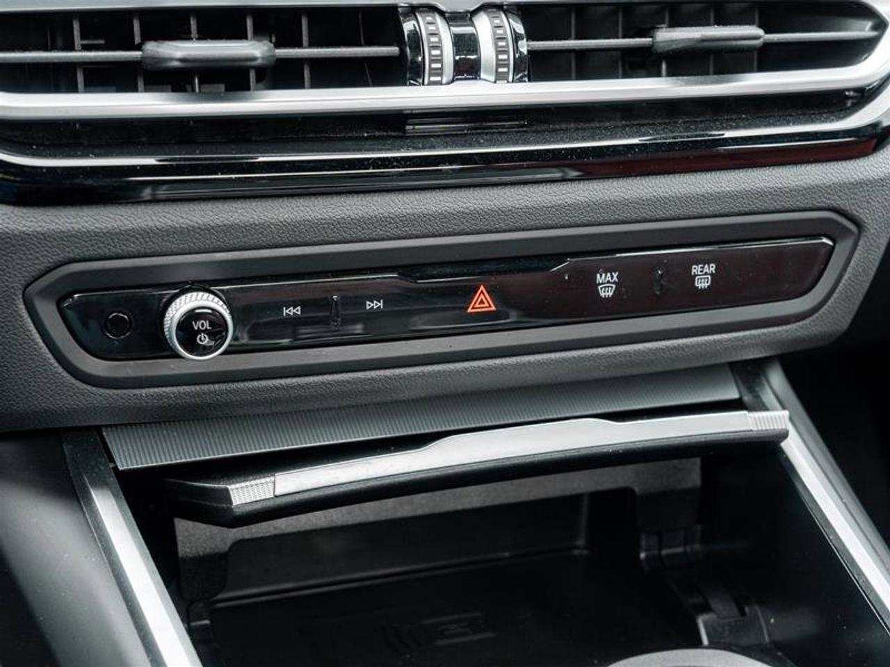 2024 BMW 3 Series 330i xDrive Photo