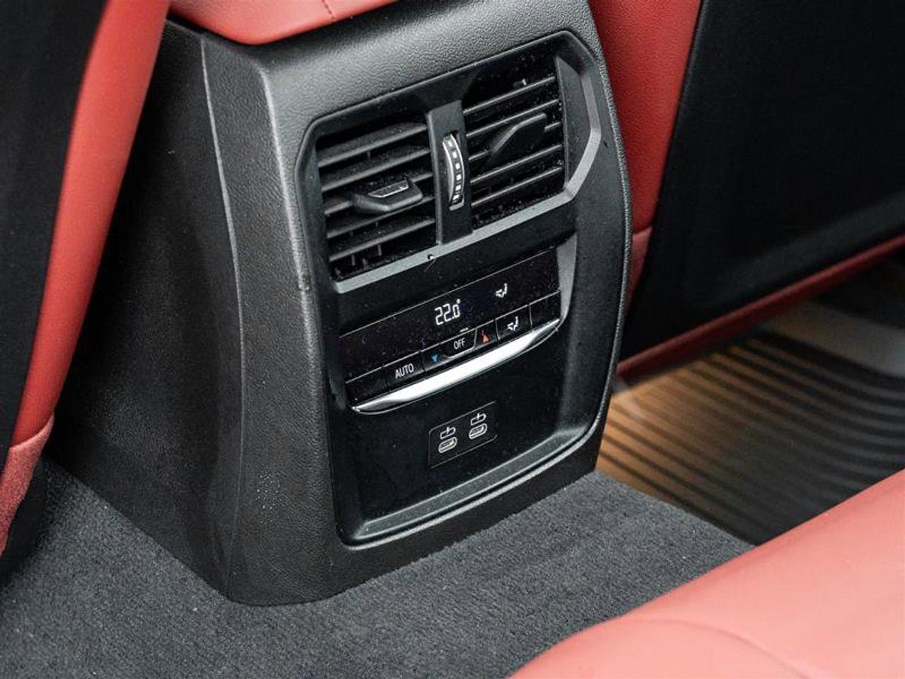 2024 BMW 3 Series 330i xDrive Photo
