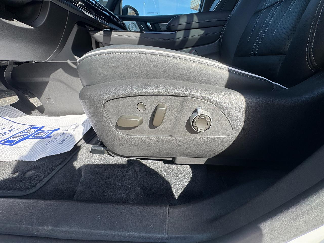 2025 Buick Enclave Avenir 4dr All-Wheel Drive Photo