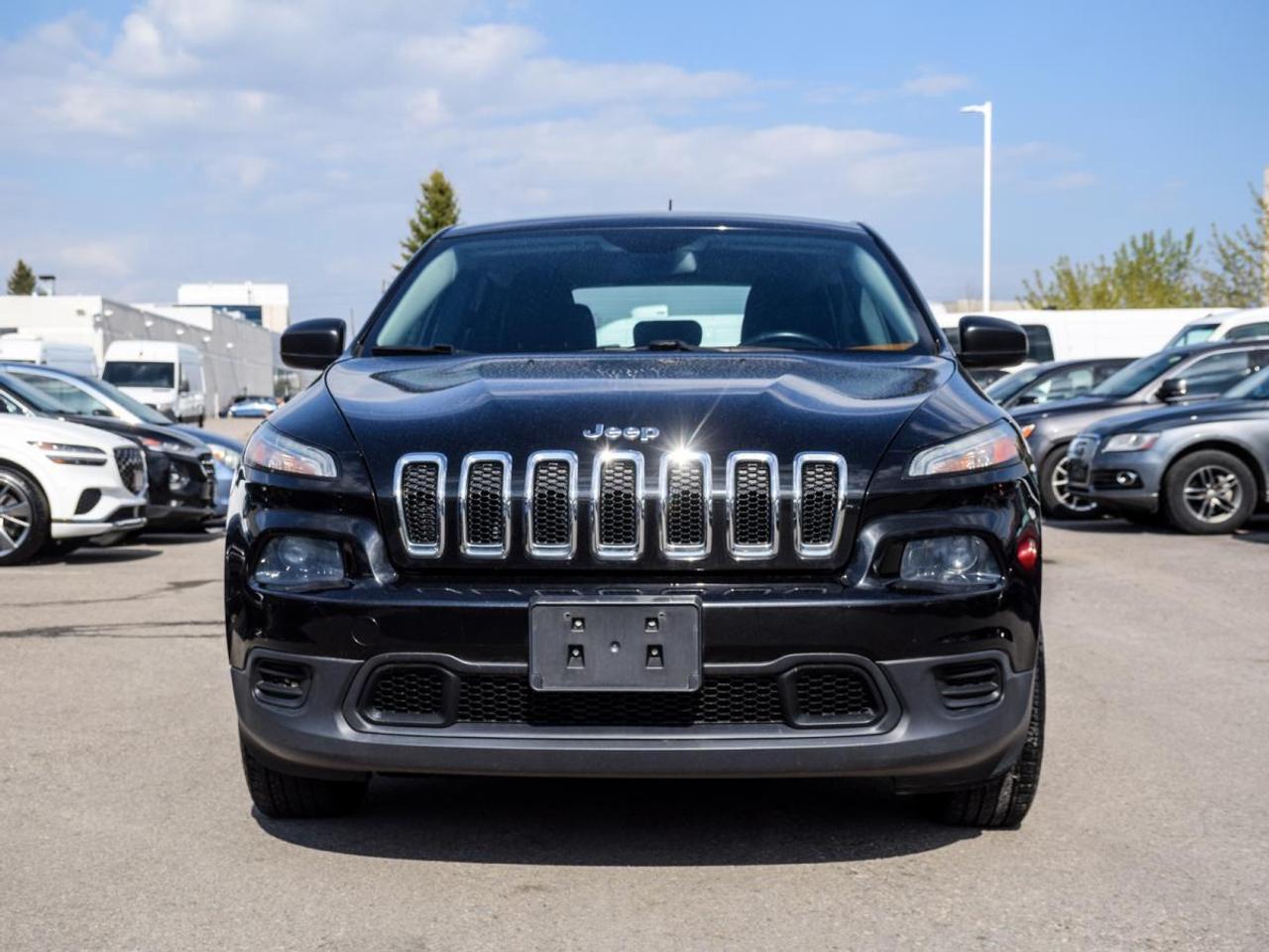 2014 Jeep Cherokee SPORT   LOW KMS, No Accidents Photo