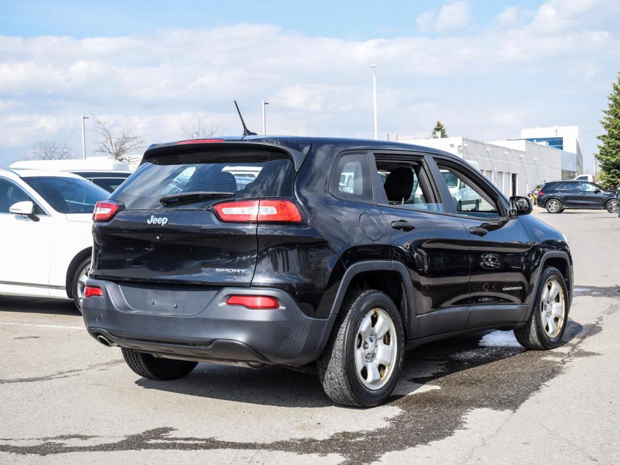 2014 Jeep Cherokee SPORT   LOW KMS, No Accidents Photo