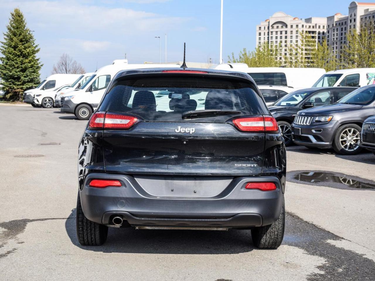 2014 Jeep Cherokee SPORT   LOW KMS, No Accidents Photo