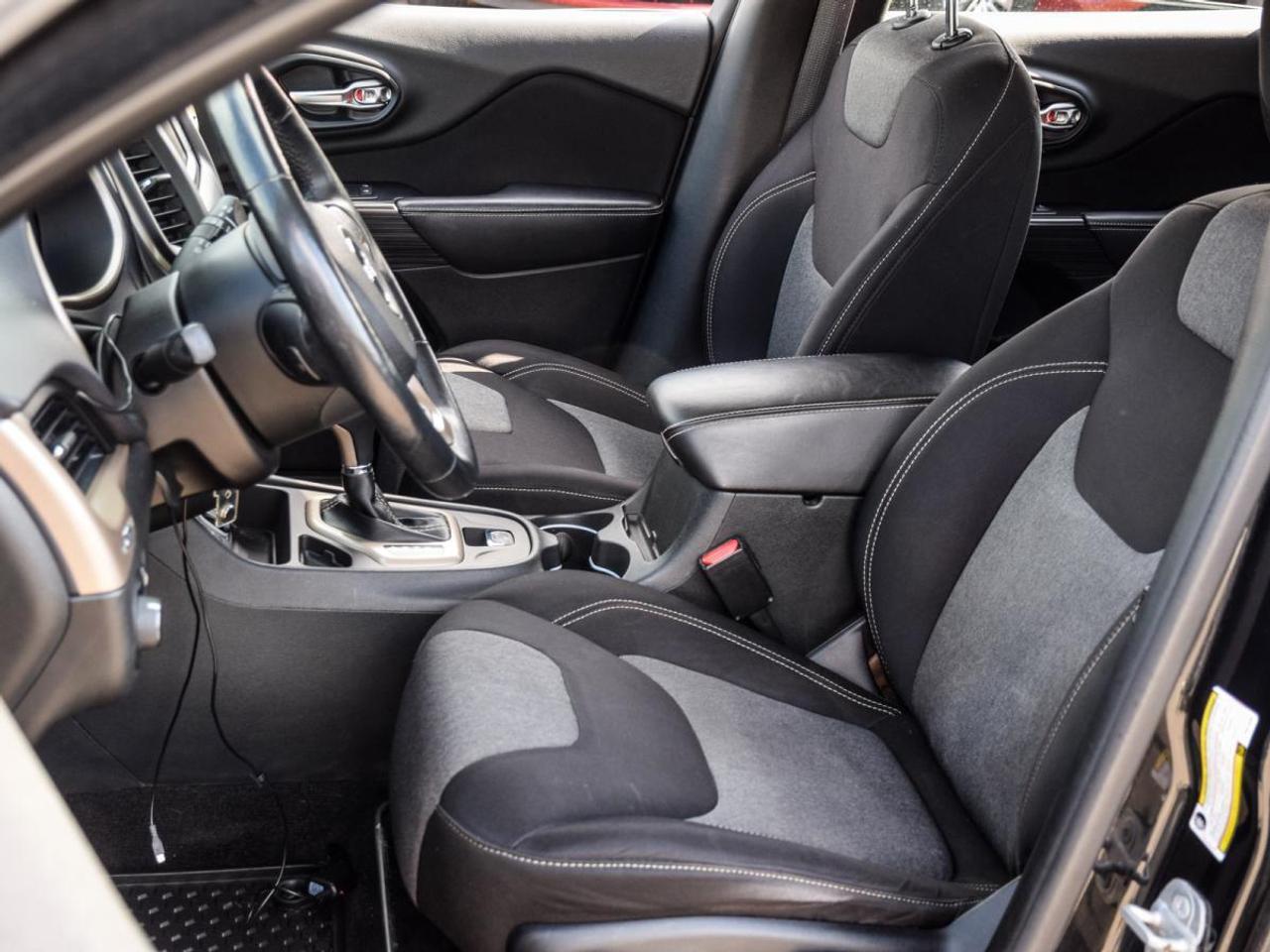 2014 Jeep Cherokee SPORT   LOW KMS, No Accidents Photo