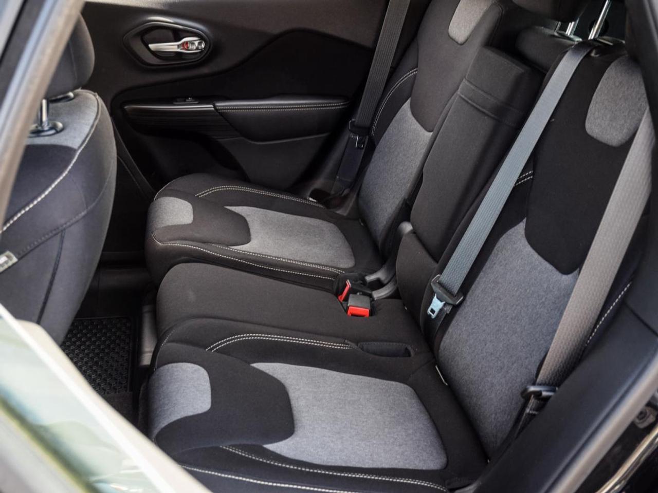 2014 Jeep Cherokee SPORT   LOW KMS, No Accidents Photo