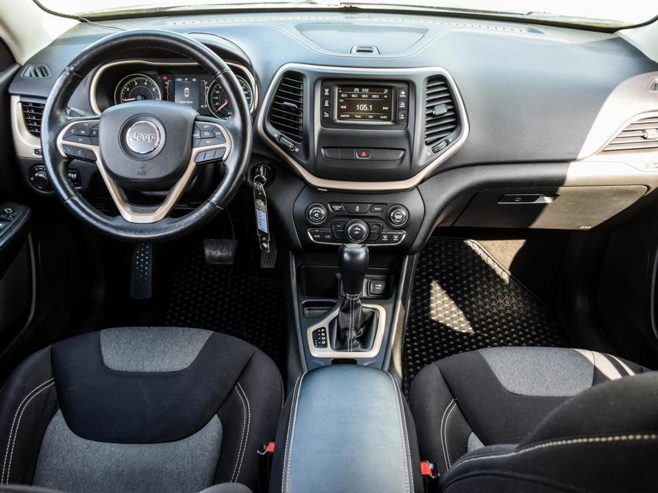 2014 Jeep Cherokee SPORT   LOW KMS, No Accidents Photo