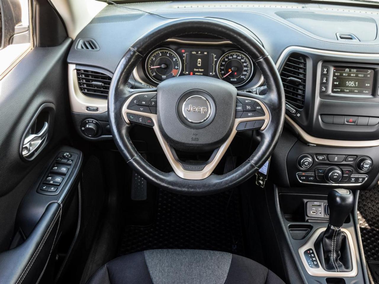 2014 Jeep Cherokee SPORT   LOW KMS, No Accidents Photo