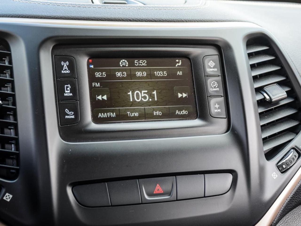 2014 Jeep Cherokee SPORT   LOW KMS, No Accidents Photo