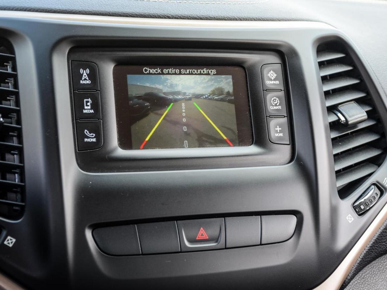 2014 Jeep Cherokee SPORT   LOW KMS, No Accidents Photo