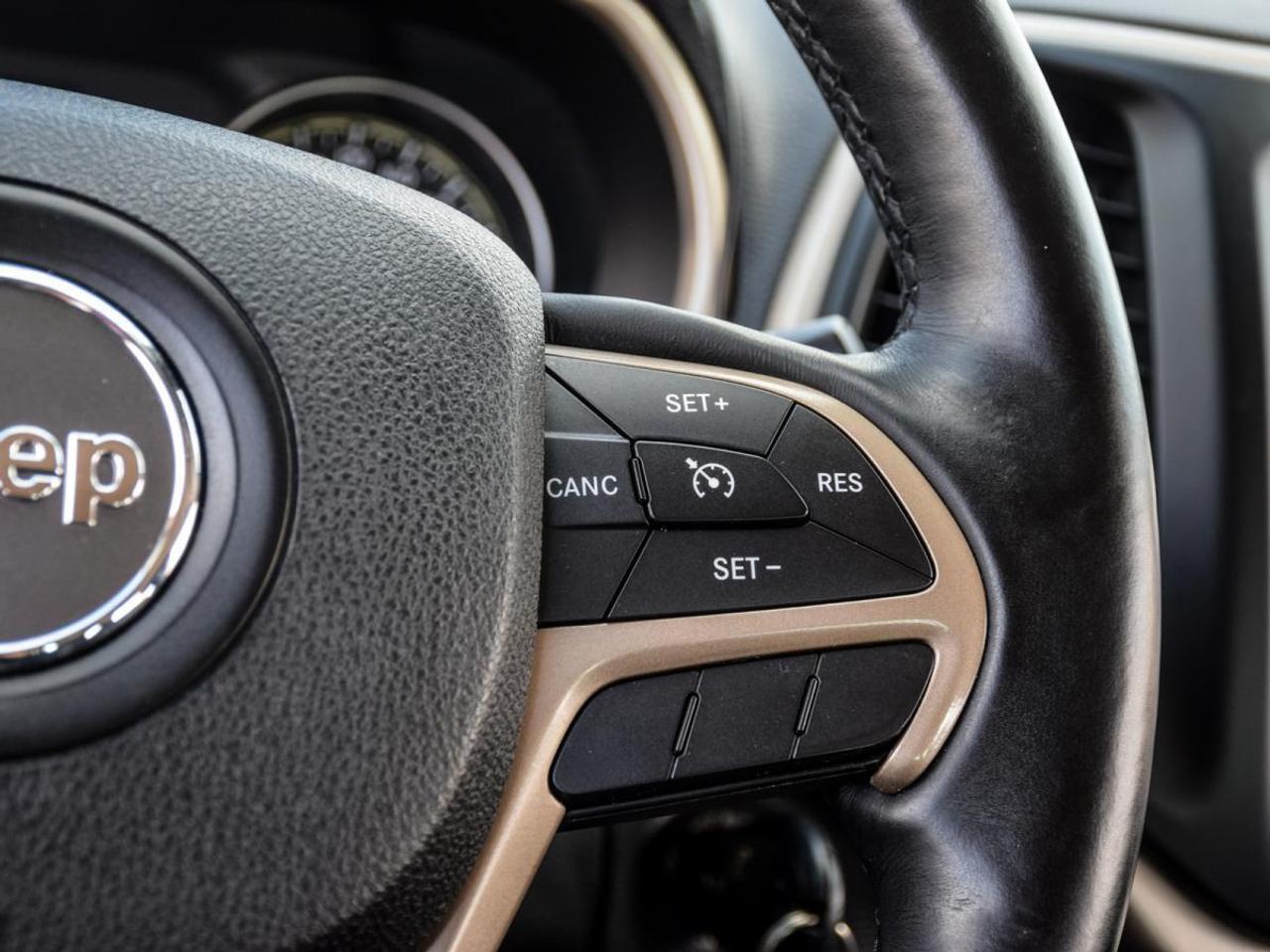 2014 Jeep Cherokee SPORT   LOW KMS, No Accidents Photo