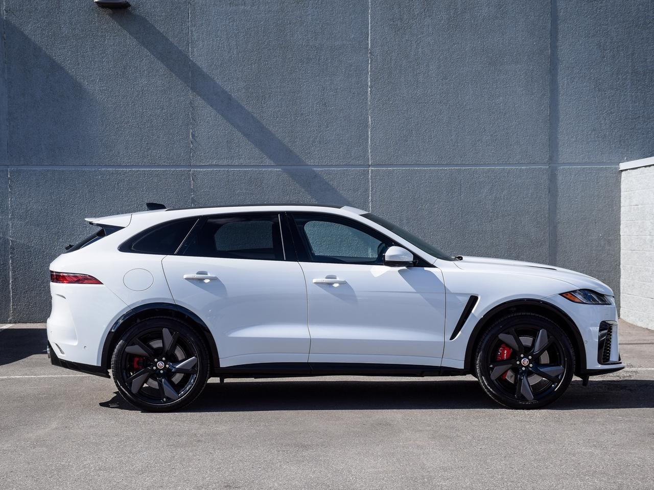 2023 Jaguar F-PACE SVR Photo