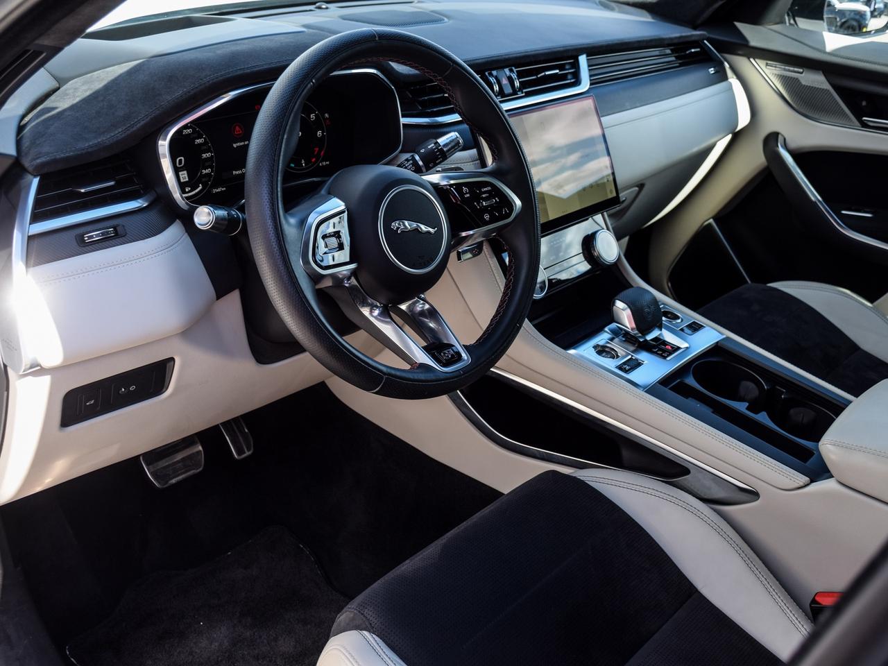 2023 Jaguar F-PACE SVR Photo