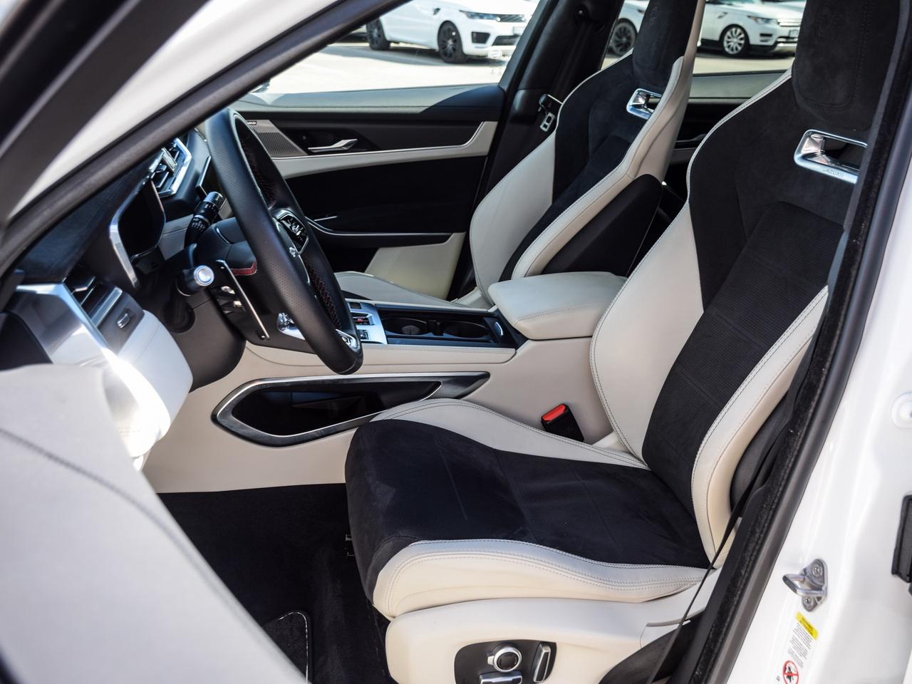2023 Jaguar F-PACE SVR Photo