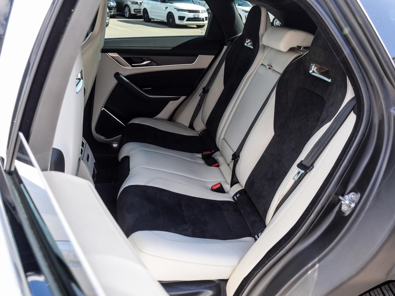 2023 Jaguar F-PACE SVR Photo