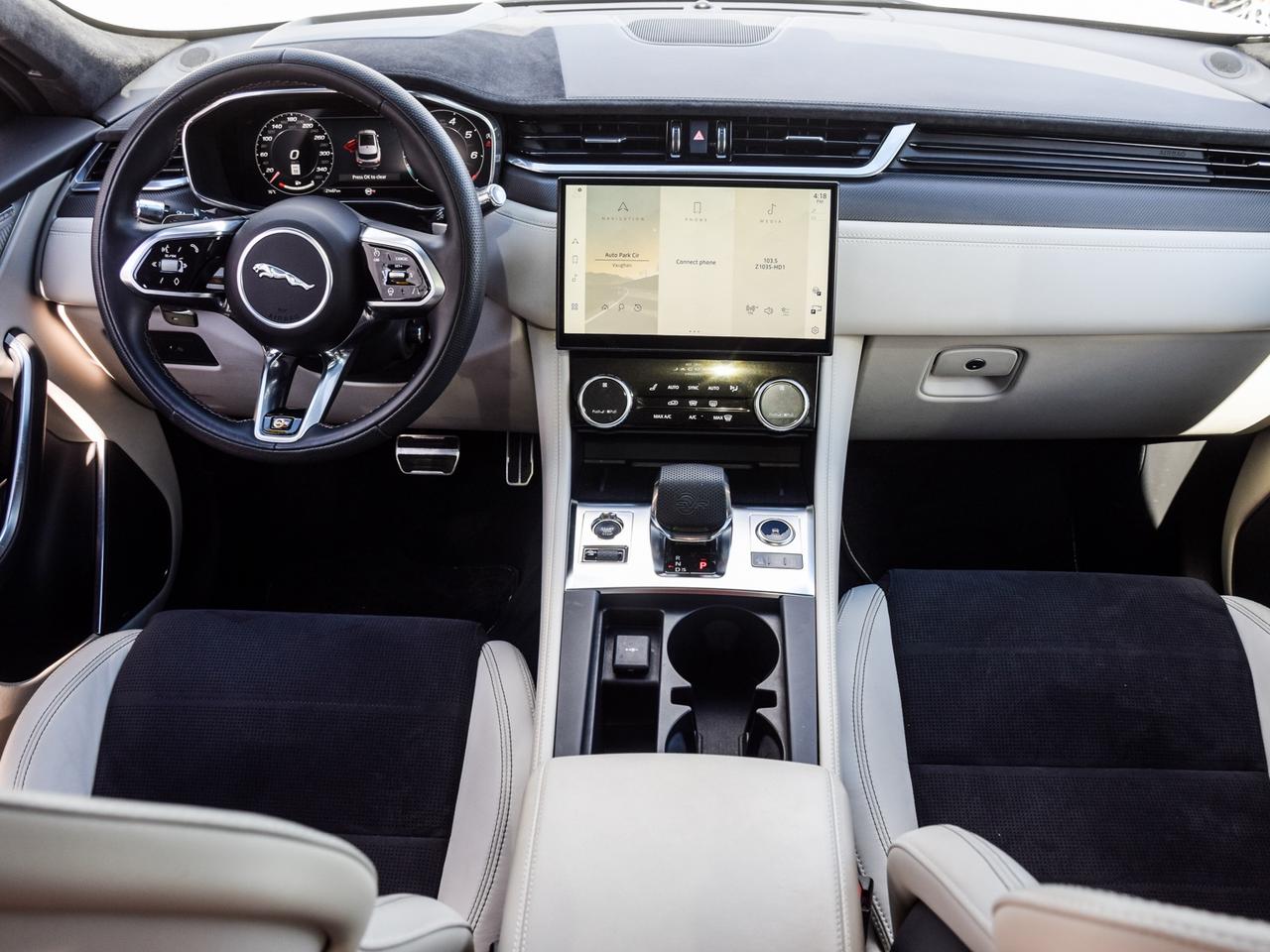 2023 Jaguar F-PACE SVR Photo