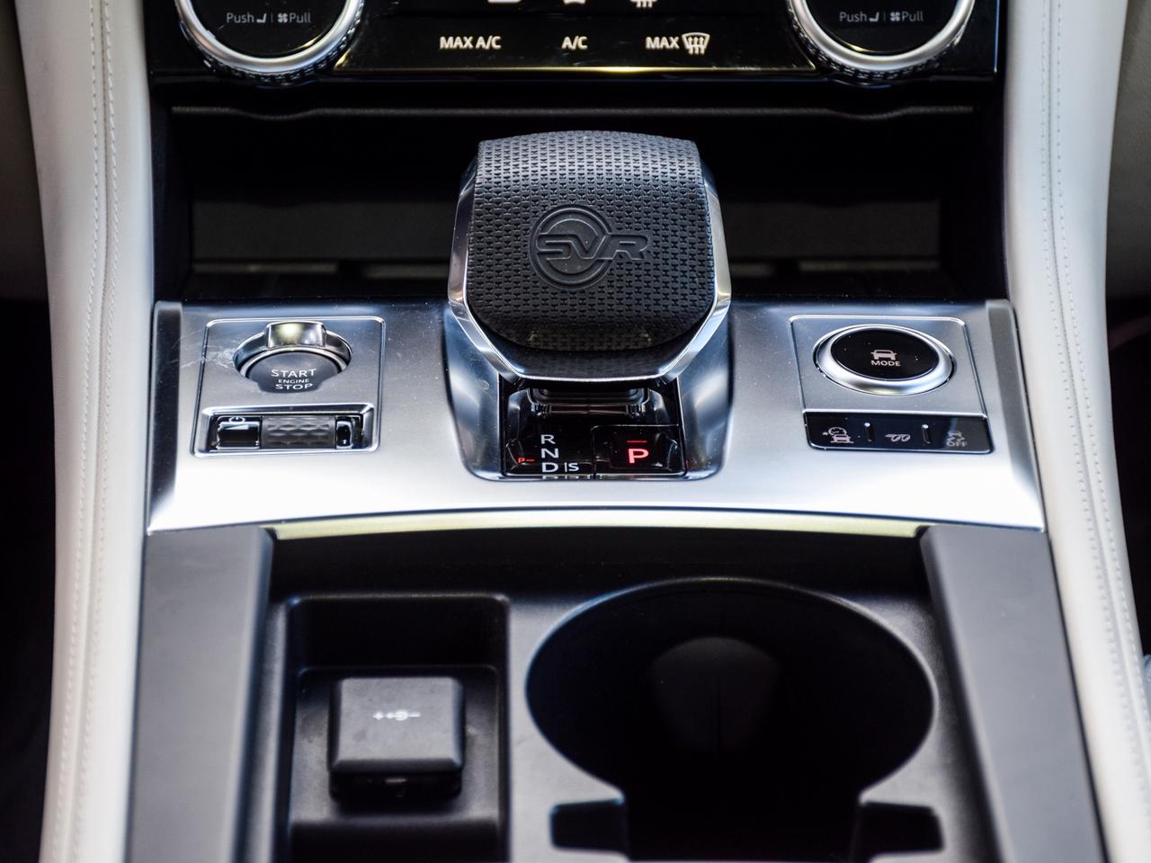 2023 Jaguar F-PACE SVR Photo