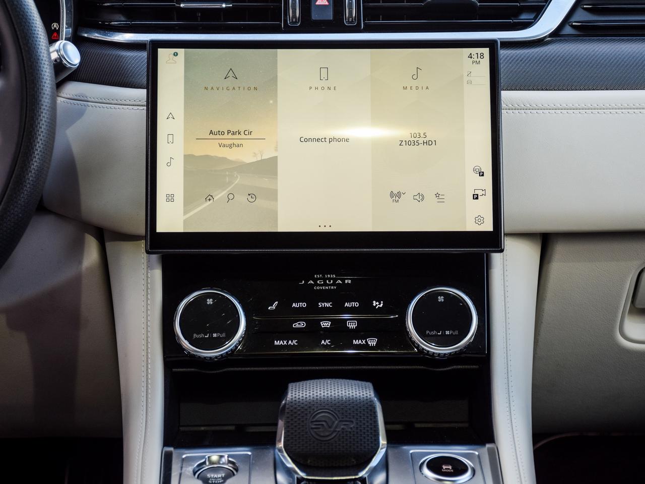 2023 Jaguar F-PACE SVR Photo