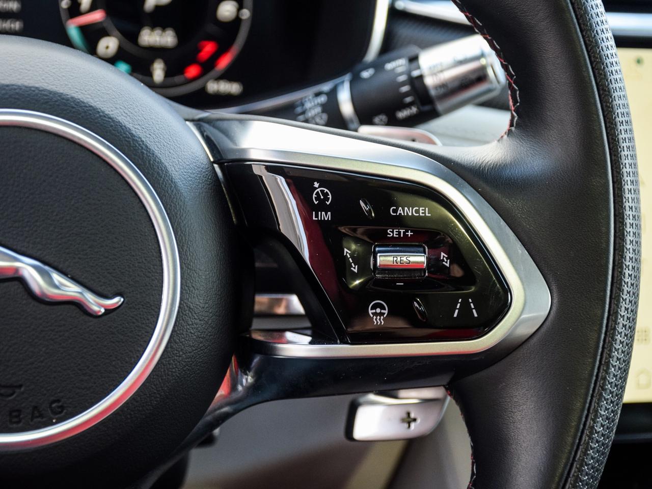 2023 Jaguar F-PACE SVR Photo