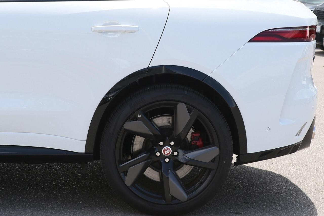 2023 Jaguar F-PACE SVR 550 HP SUPERCHARGED V8   SVR PERFORMANCE   MERIDIAN? AUDIO   PANORAMIC ROOF   PURE JAGUAR PERFORMANCE Photo