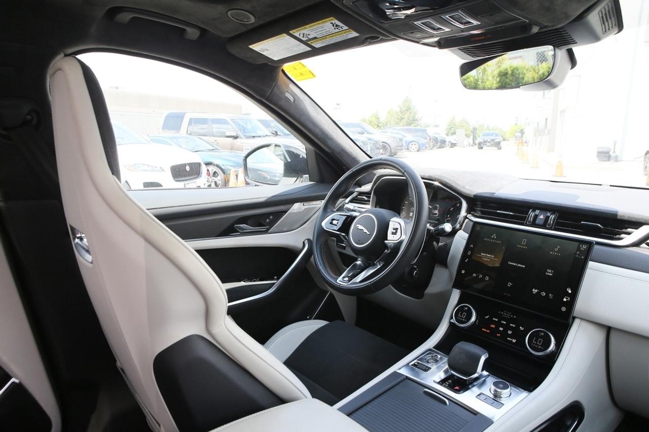 2023 Jaguar F-PACE SVR 550 HP SUPERCHARGED V8   SVR PERFORMANCE   MERIDIAN? AUDIO   PANORAMIC ROOF   PURE JAGUAR PERFORMANCE Photo