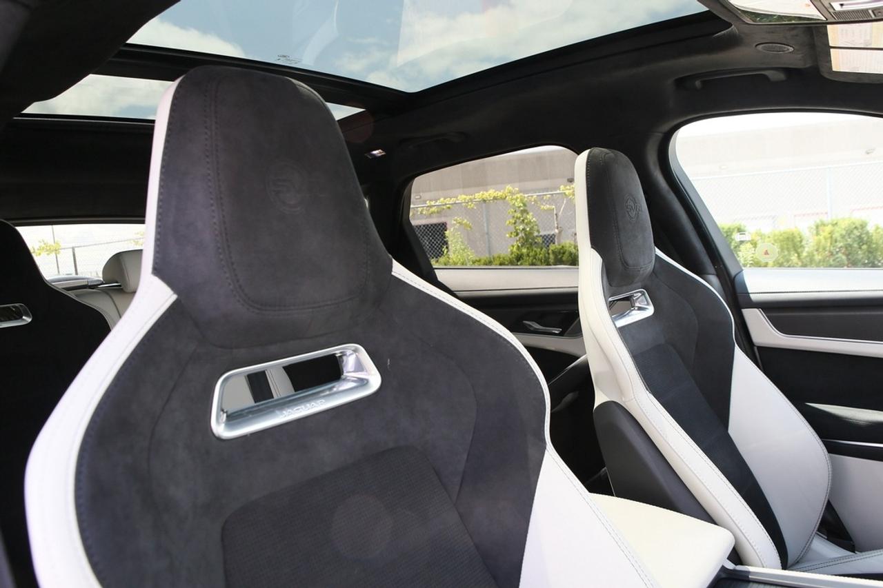 2023 Jaguar F-PACE SVR 550 HP SUPERCHARGED V8   SVR PERFORMANCE   MERIDIAN? AUDIO   PANORAMIC ROOF   PURE JAGUAR PERFORMANCE Photo