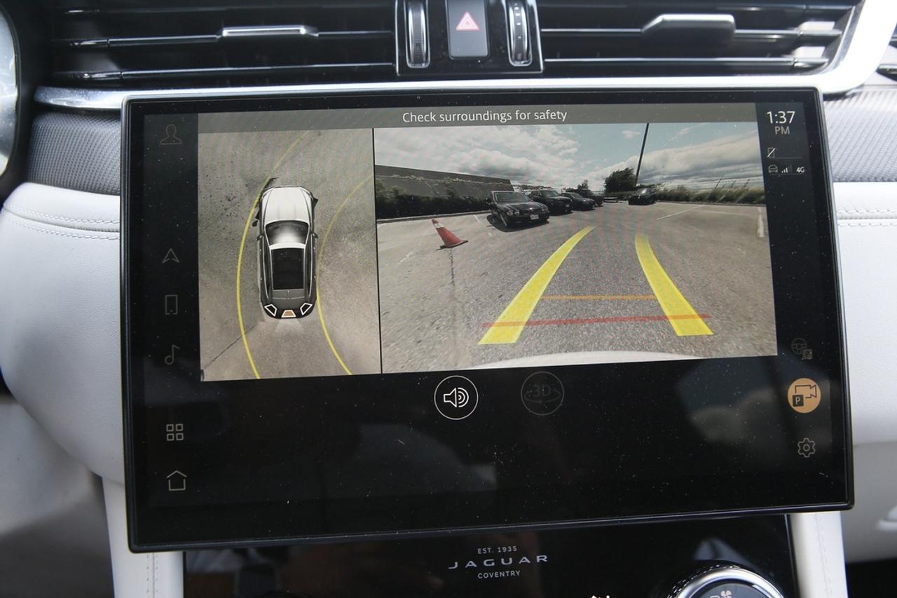 2023 Jaguar F-PACE SVR 550 HP SUPERCHARGED V8   SVR PERFORMANCE   MERIDIAN? AUDIO   PANORAMIC ROOF   PURE JAGUAR PERFORMANCE Photo