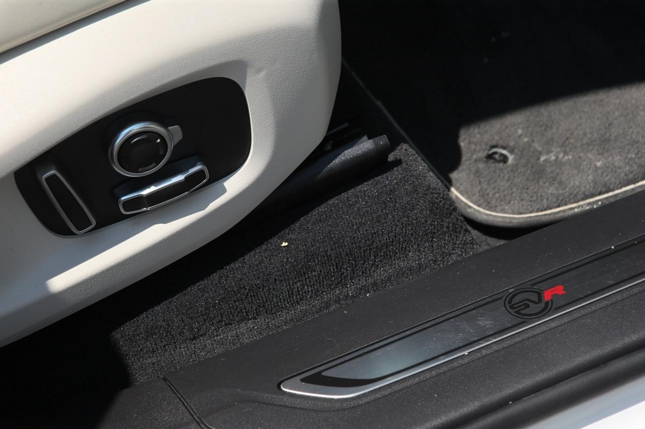 2023 Jaguar F-PACE SVR 550 HP SUPERCHARGED V8   SVR PERFORMANCE   MERIDIAN? AUDIO   PANORAMIC ROOF   PURE JAGUAR PERFORMANCE Photo
