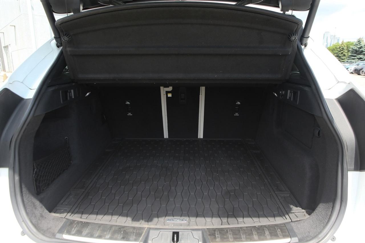 2023 Jaguar F-PACE SVR 550 HP SUPERCHARGED V8   SVR PERFORMANCE   MERIDIAN? AUDIO   PANORAMIC ROOF   PURE JAGUAR PERFORMANCE Photo