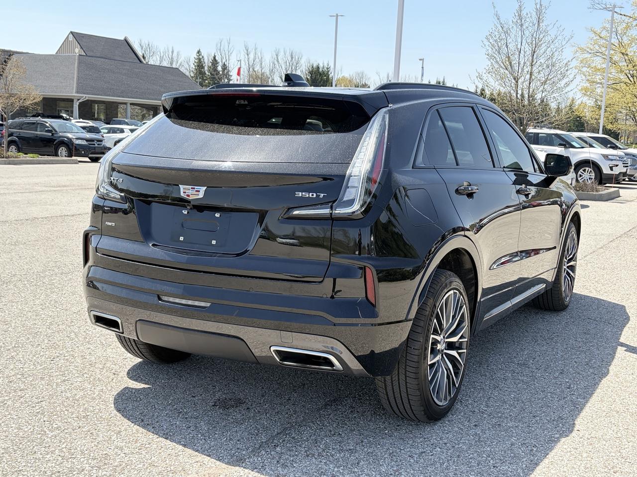 2024 Cadillac XT4 Sport AWD   Nav. Pano Roof Heated/Cooled Seats HUD Photo3