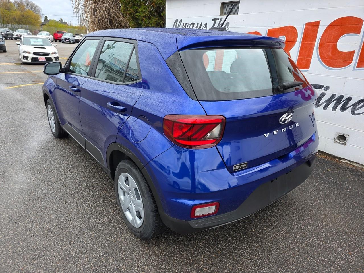 2023 Hyundai Venue Essential 4dr Front-Wheel Drive Photo