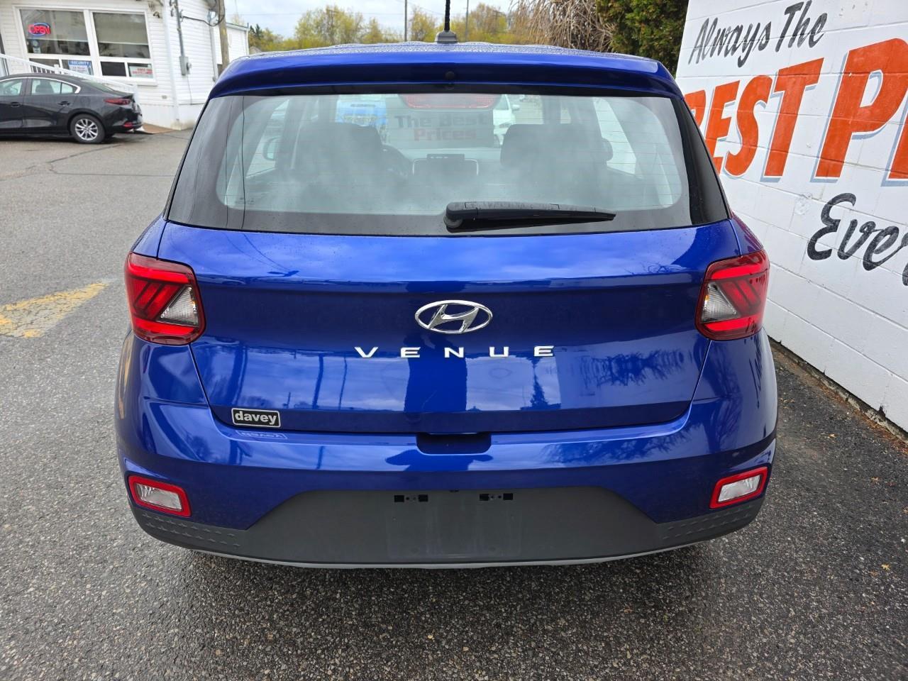 2023 Hyundai Venue Essential 4dr Front-Wheel Drive Photo