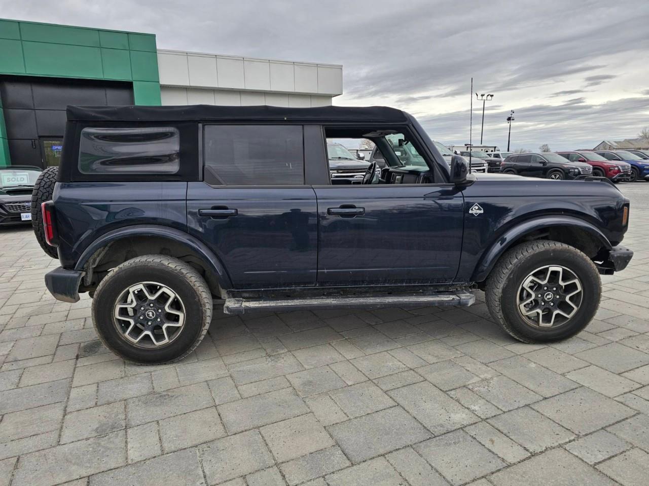 2021 Ford Bronco Outer Banks 4dr 4x4 Photo3