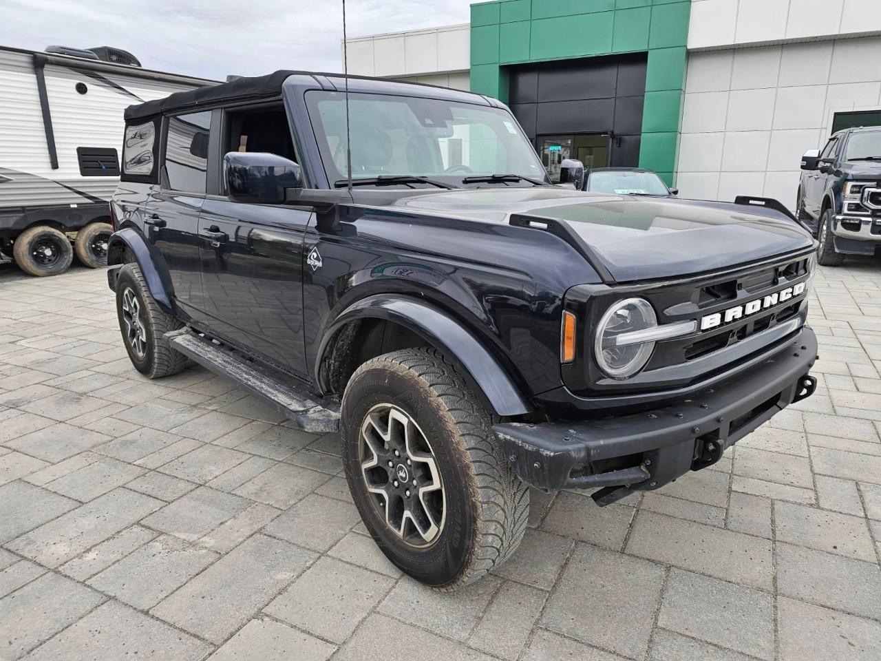 2021 Ford Bronco Outer Banks 4dr 4x4 Photo2