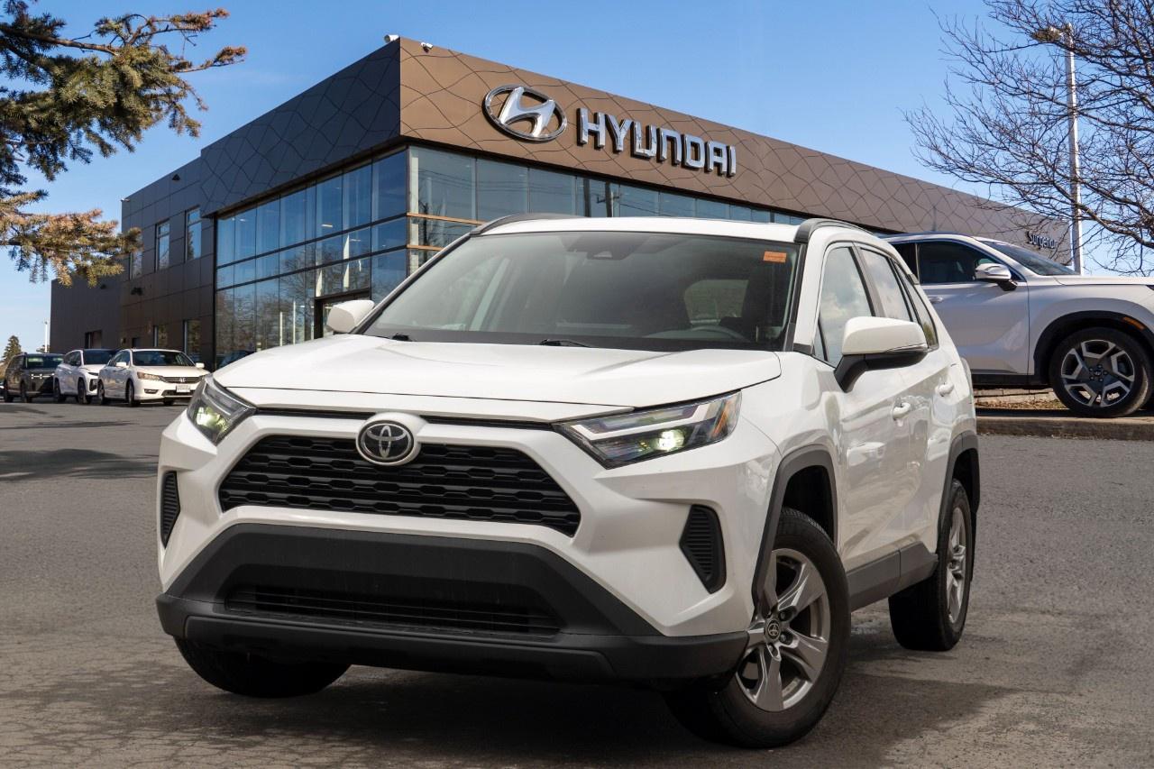 2022 Toyota RAV4 XLE AWD Photo0