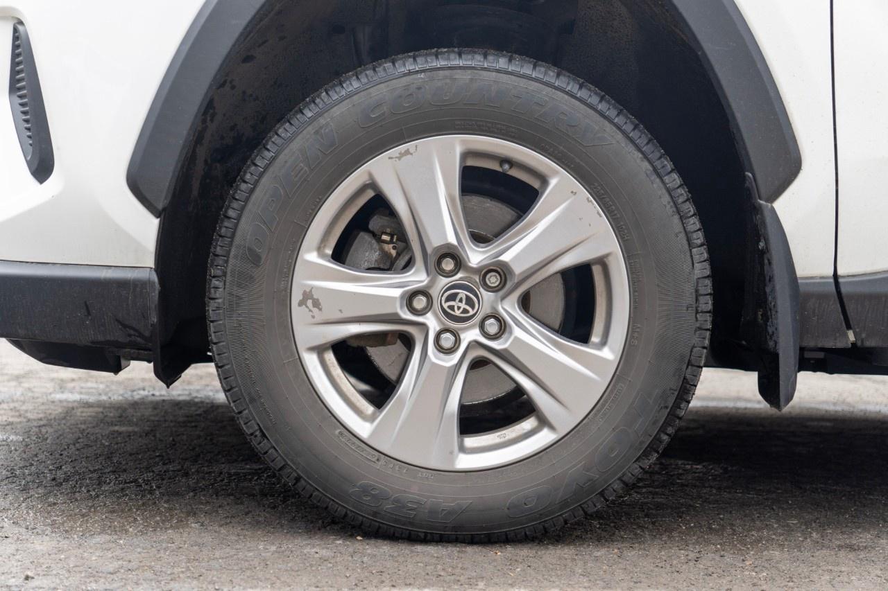 2022 Toyota RAV4 XLE AWD Photo
