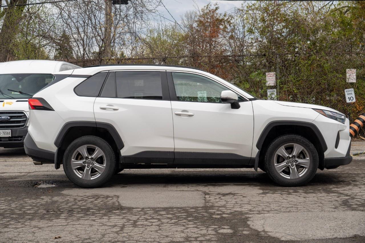 2022 Toyota RAV4 XLE AWD Photo
