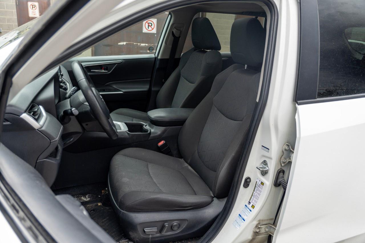 2022 Toyota RAV4 XLE AWD Photo