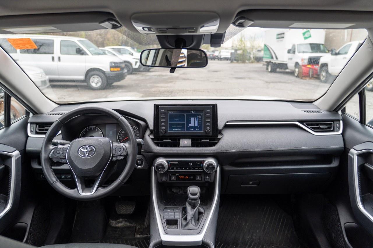 2022 Toyota RAV4 XLE AWD Photo